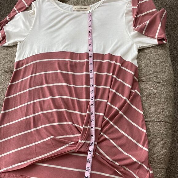 Color Block Twist Front Top - Picture 12 of 13